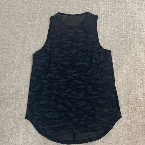 Never work Lululemon camo workout top - Picture 1 of 2